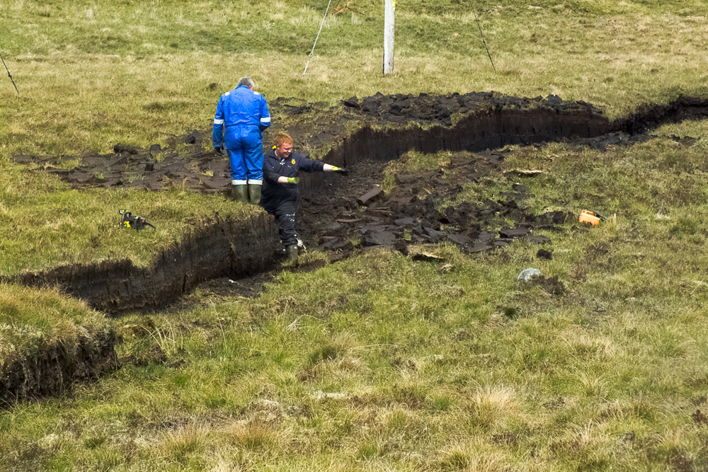 Cutting peat